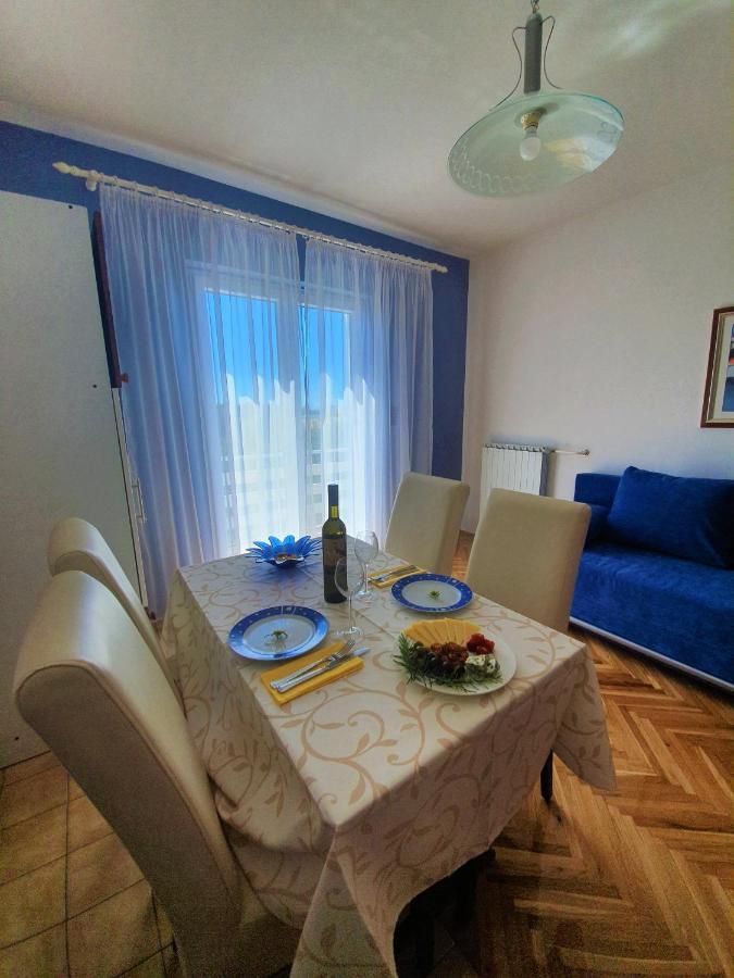 F• R• I• E• N• D• S• Bed and Breakfast Novalja Exteriör bild