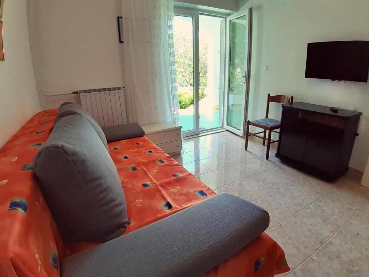 F• R• I• E• N• D• S• Bed and Breakfast Novalja Exteriör bild