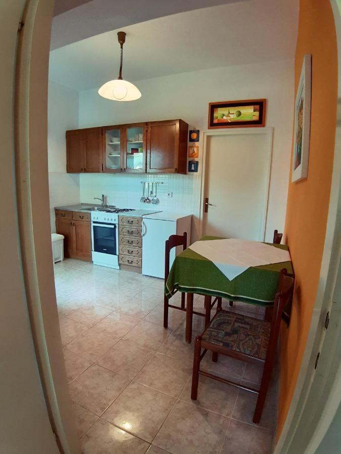 F• R• I• E• N• D• S• Bed and Breakfast Novalja Exteriör bild