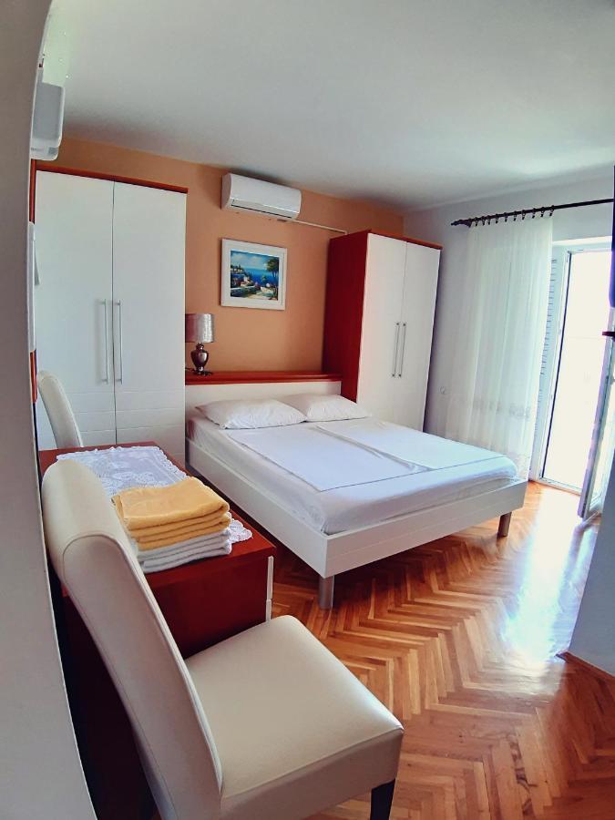 F• R• I• E• N• D• S• Bed and Breakfast Novalja Exteriör bild