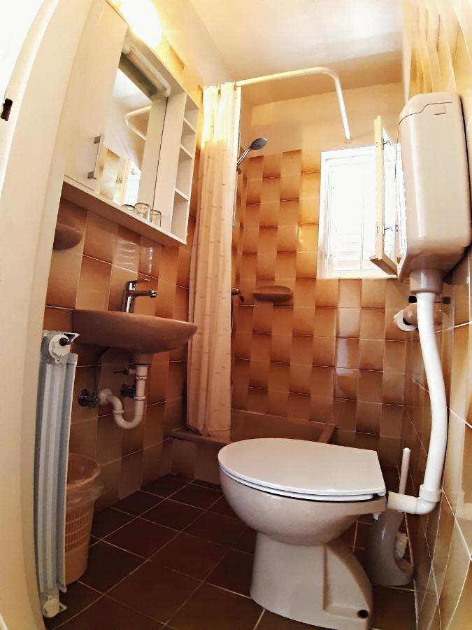 F• R• I• E• N• D• S• Bed and Breakfast Novalja Exteriör bild