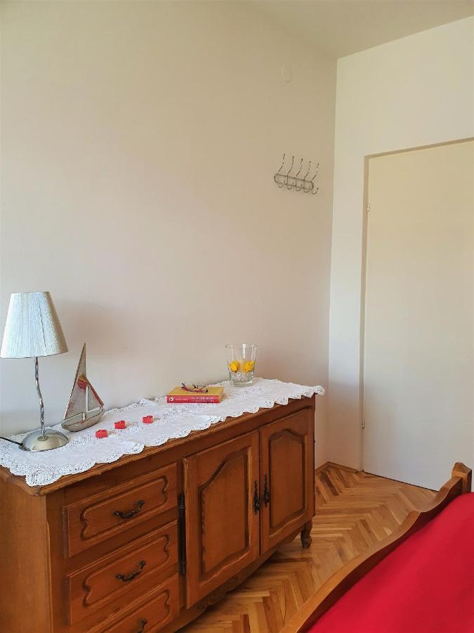 F• R• I• E• N• D• S• Bed and Breakfast Novalja Exteriör bild