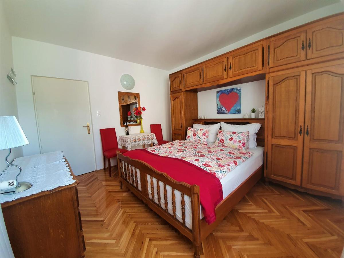 F• R• I• E• N• D• S• Bed and Breakfast Novalja Exteriör bild