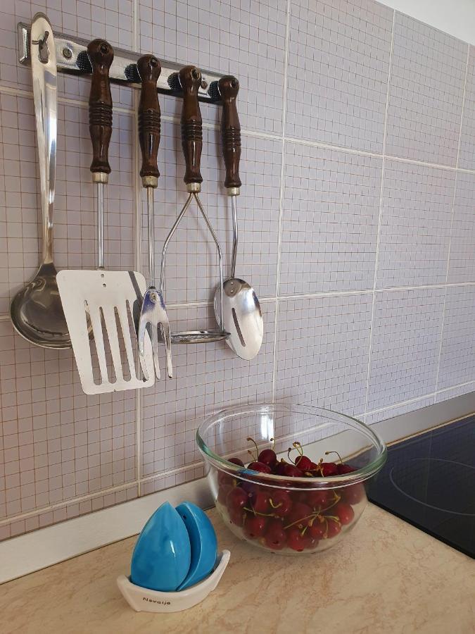 F• R• I• E• N• D• S• Bed and Breakfast Novalja Exteriör bild