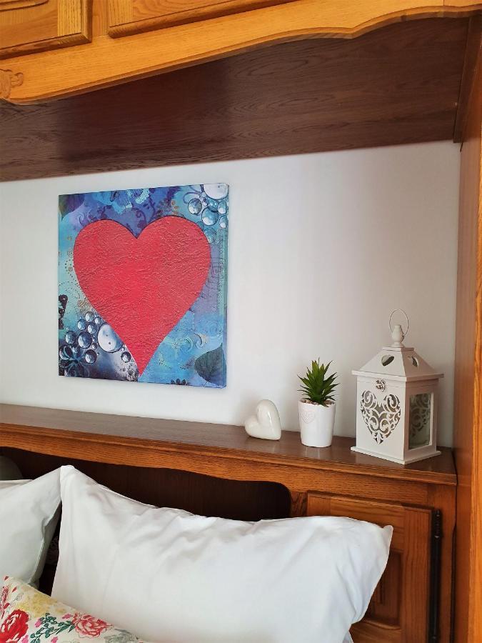 F• R• I• E• N• D• S• Bed and Breakfast Novalja Exteriör bild