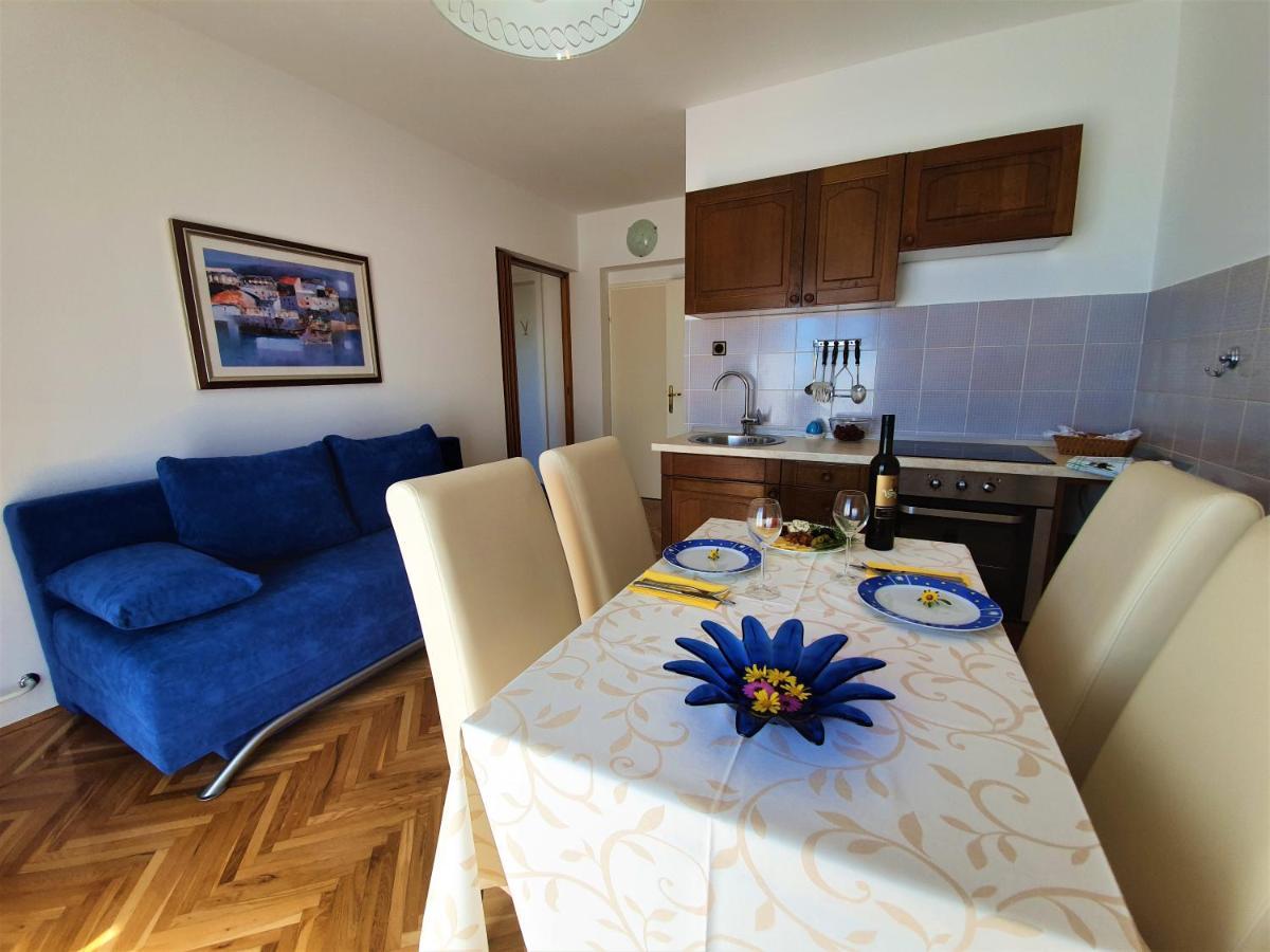 F• R• I• E• N• D• S• Bed and Breakfast Novalja Exteriör bild