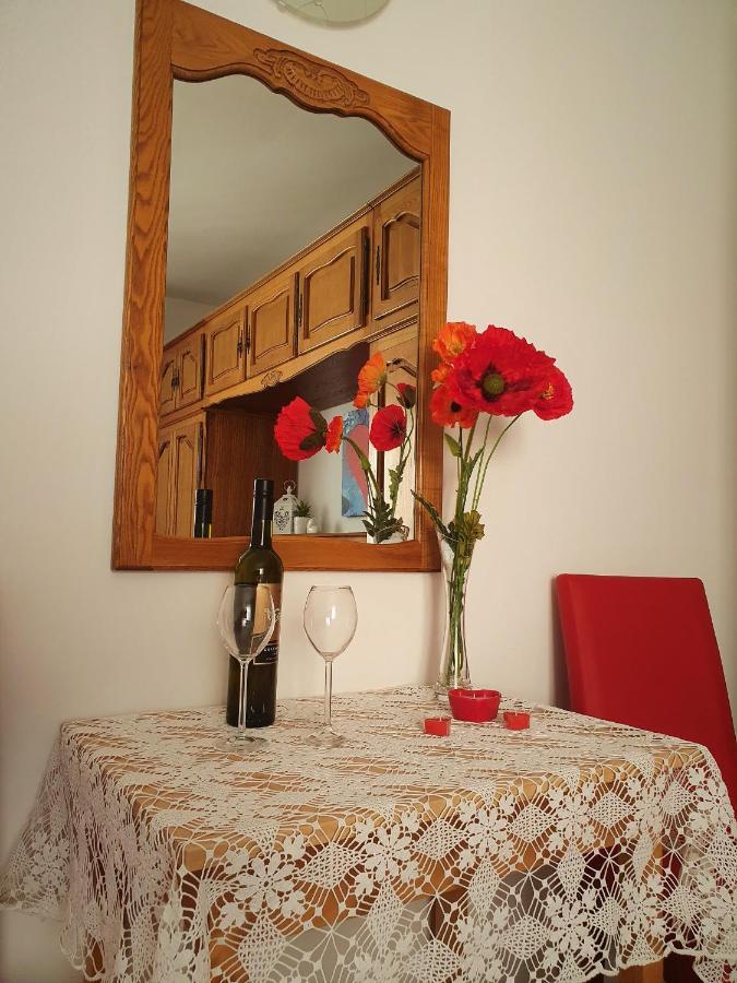 F• R• I• E• N• D• S• Bed and Breakfast Novalja Exteriör bild