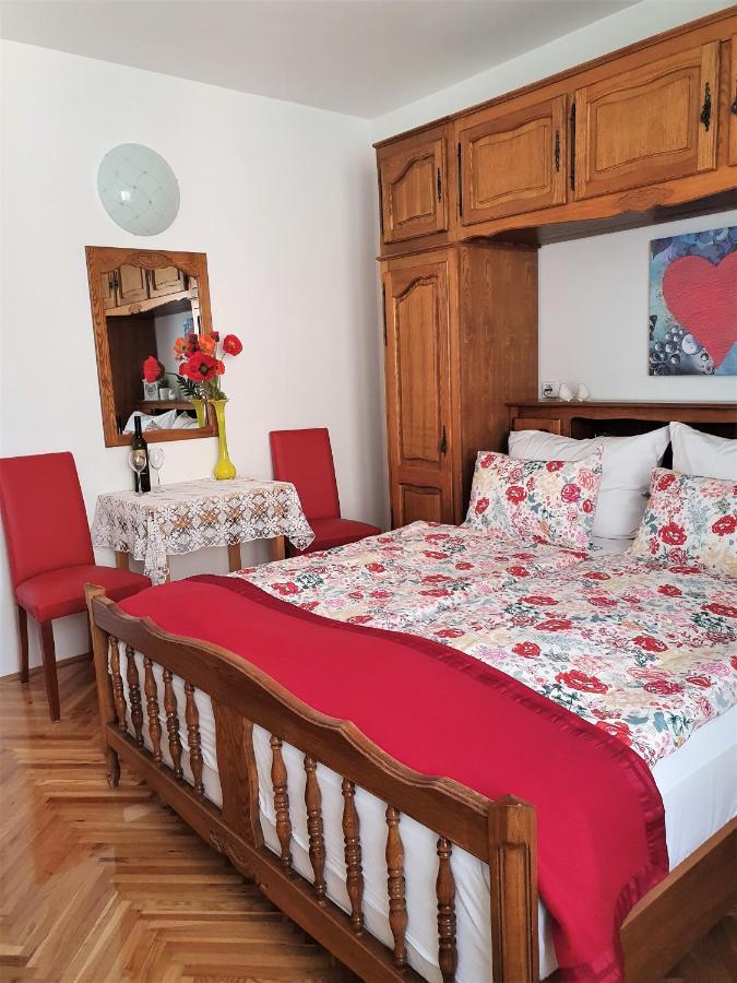 F• R• I• E• N• D• S• Bed and Breakfast Novalja Exteriör bild